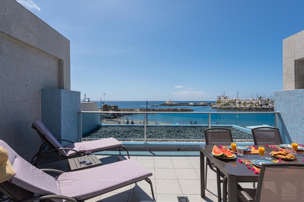 BeachFront in Puerto Mogán 3